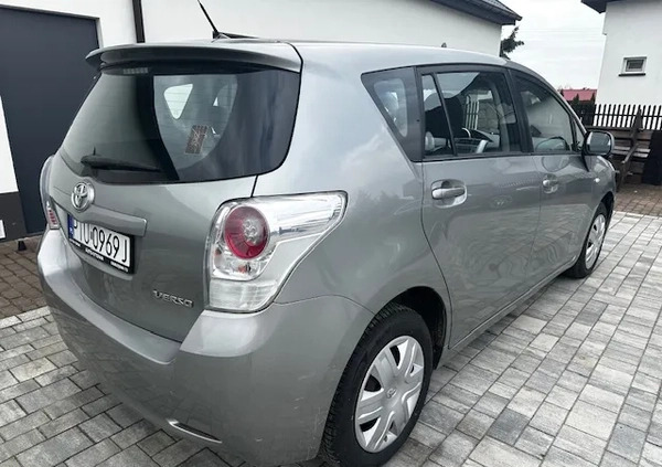 Toyota Verso cena 38800 przebieg: 62400, rok produkcji 2012 z Turek małe 232